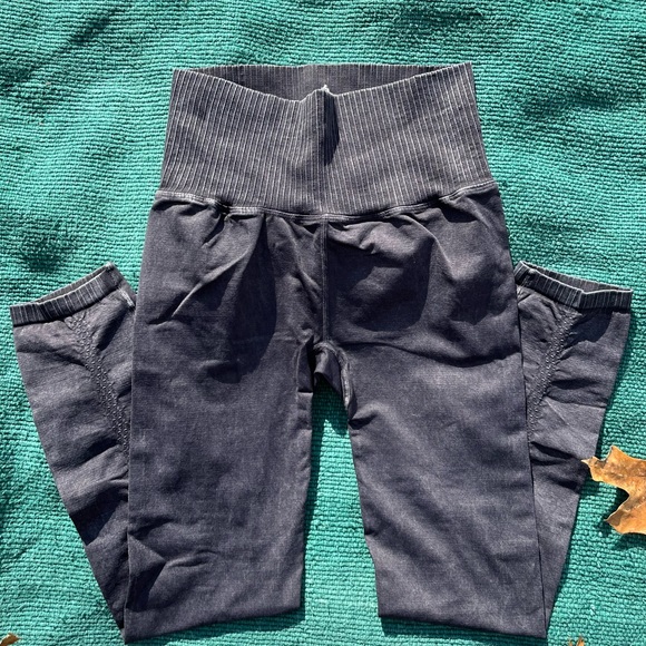 NWOT $70 Free People Good Karma 7/8 Leggings in Washed Black - Picture 4 of 10
